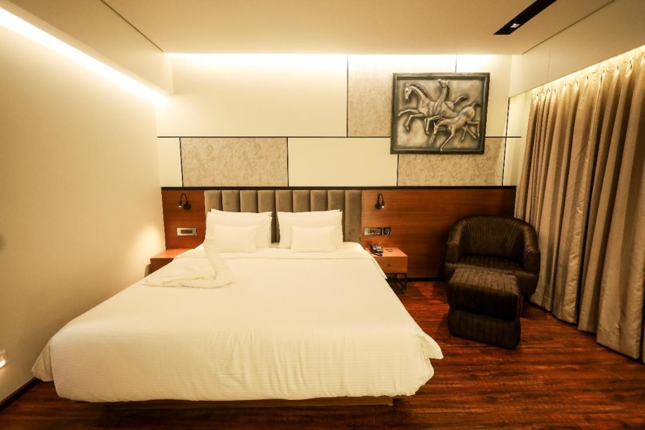 Hotel Noah Spire Agartala Exteriör bild