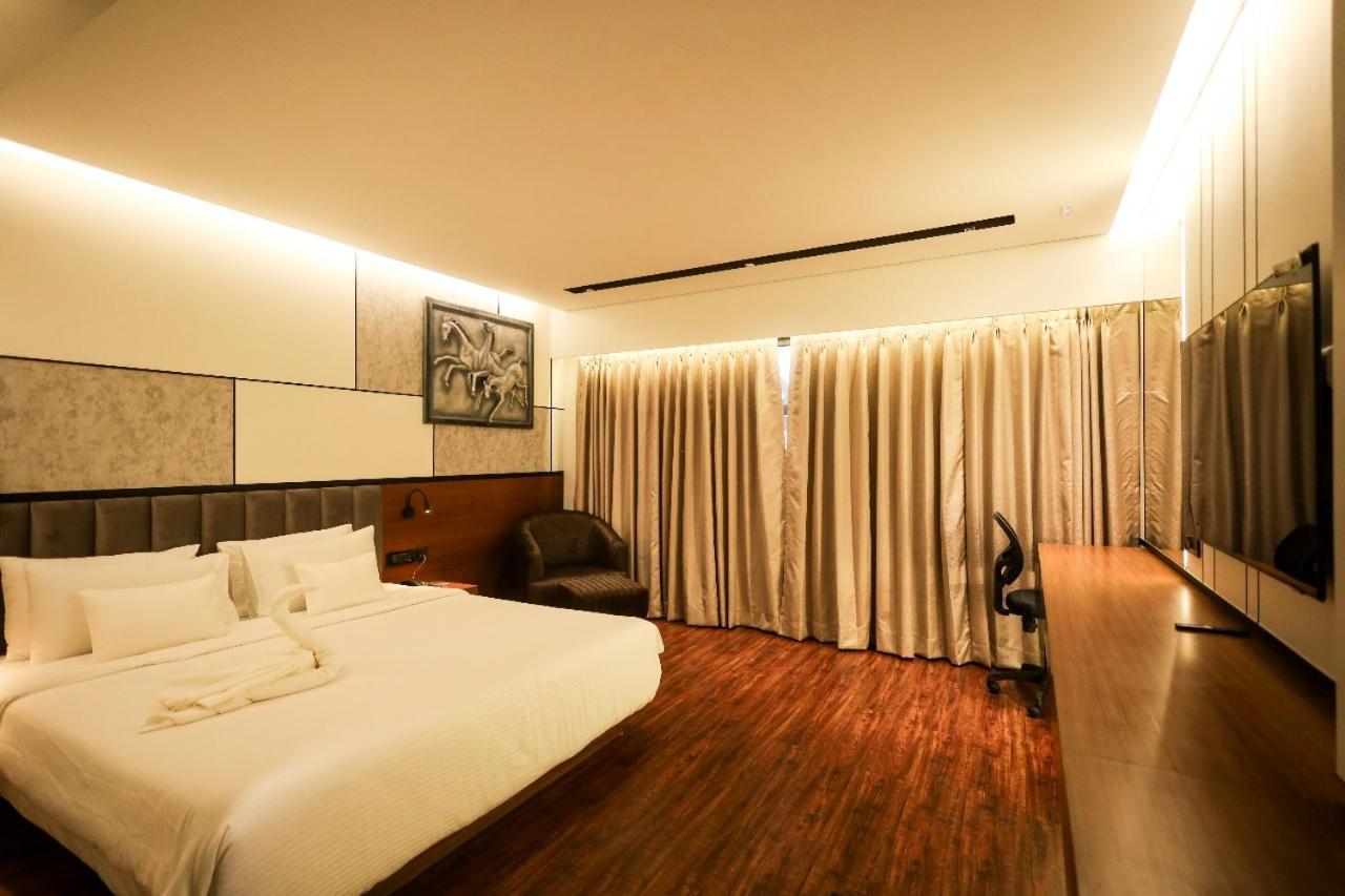 Hotel Noah Spire Agartala Exteriör bild